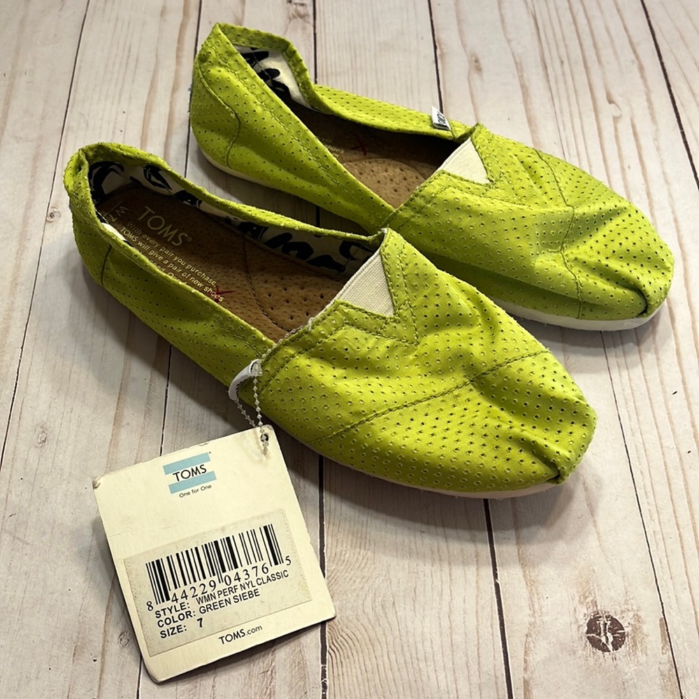 NWT Neon Green Siebe Toms